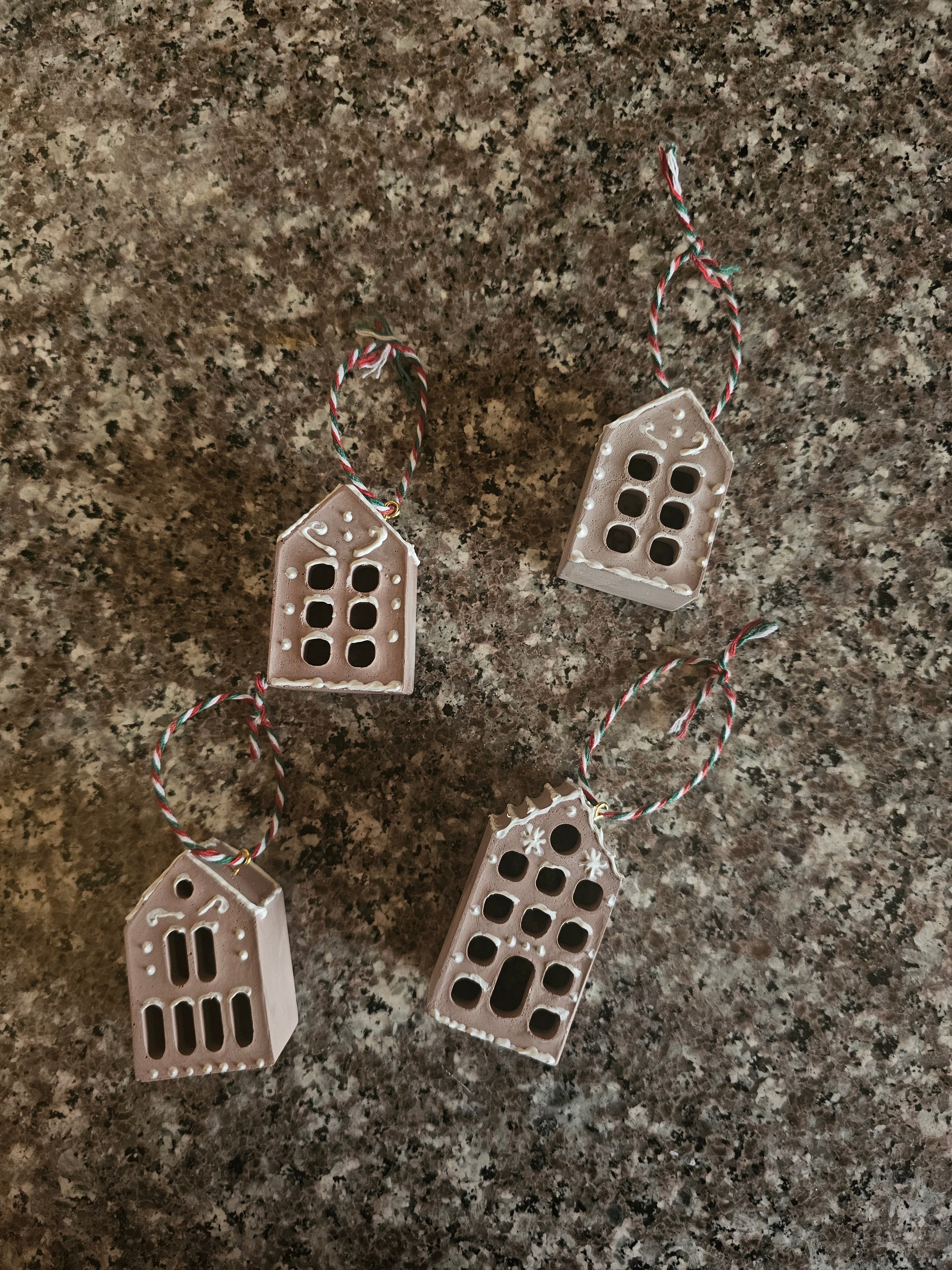 Gingerbread-houses ornaments